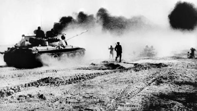 په ۱۹۸۰ کال کې د اته کلنې جګړې په جریان کې چې سلګونه زره خلک یې ووژل، د عراقي ټانک انځور اخیستل شوی دی.