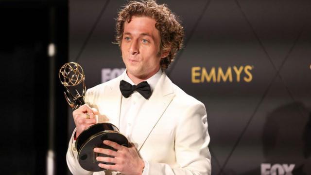 Jeremy Allen White se alzó con el Emmy al mejor actor principal en serie cómica, por interpretar a Carmen Carmy Berzatto en The Bear.