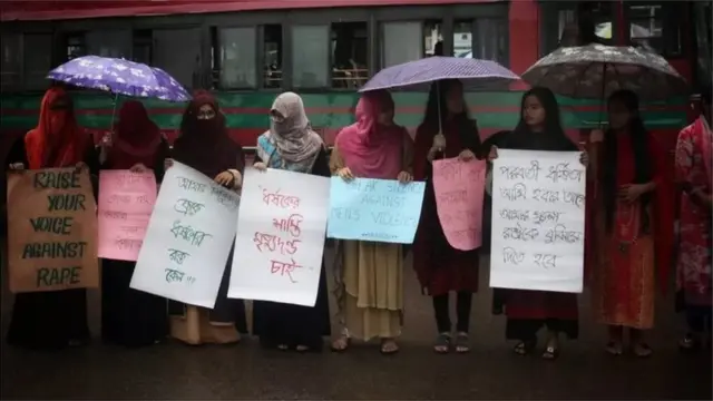 শিশু ধর্ষণের বিরুদ্ধে প্রতিবাদ