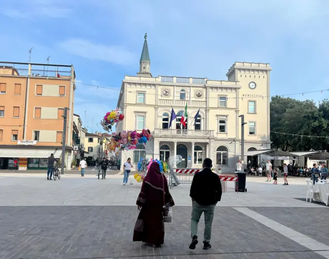 মনফ্যালকোনের বাংলাদেশিরা