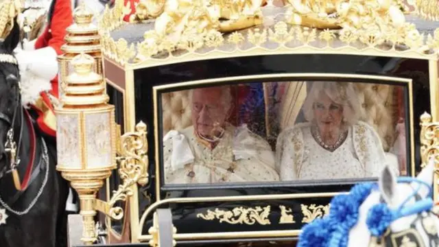 King Charles III and di Queen Consort inside di carriage