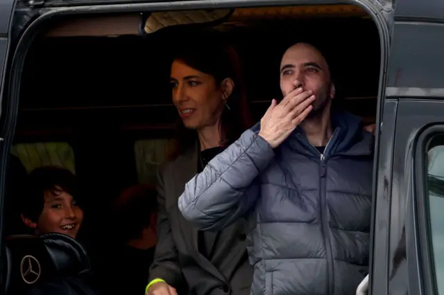 Таль Шохам вместе с семьей после освобождения