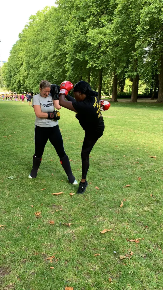 Libertas Ezako mu myimenyerezo ya kickboxing mu Bubiligi