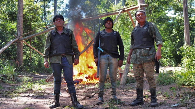 Laercio Guajajara, Paulo Paulino Guajajara y Olimpio Guajajara, miembros de los Guardianes del Bosque