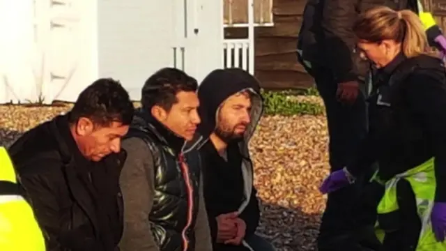 Задержанные мигранты