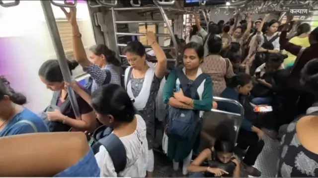 गरोदर असूनही पोट दिसत असूनही अनेकदा उभं राहून प्रवास करावा लागतो पण बसण्यासाठी जागा मिळत नाही असंही काजल हतबल होऊन सांगतात.