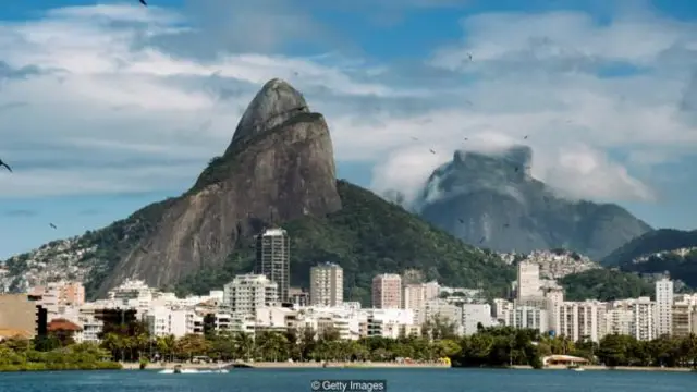 Cảnh quan kiến trúc của các thành phố như Rio và Cape Town được nâng tầm rất nhiều nhờ địa thế tự nhiên