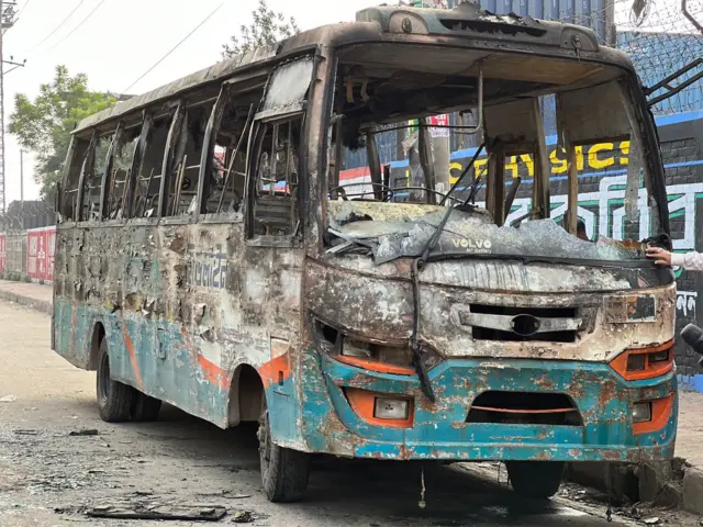 বাসে আগুন