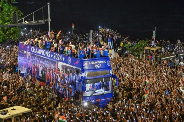 મુંબઈમાં વિક્ટ્રી માર્ચ