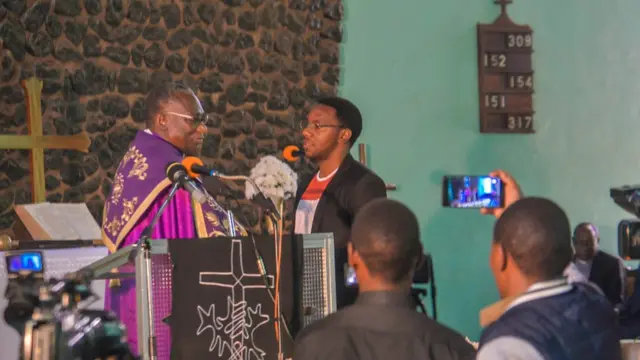 Makonda madhabahuni.