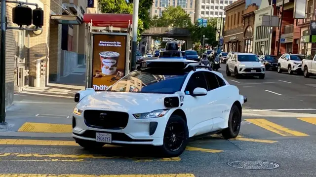 شرکت ویمو در چند شهر آمریکا از جمله فینیکس و سانفرانسیسکو تاکسیهای خودران دارد.