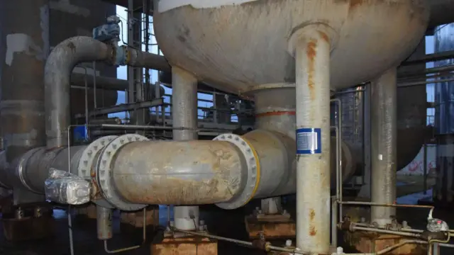 ပင်းပက်သံမဏိစက်ရုံအတွင်းမြင်ကွင်း 