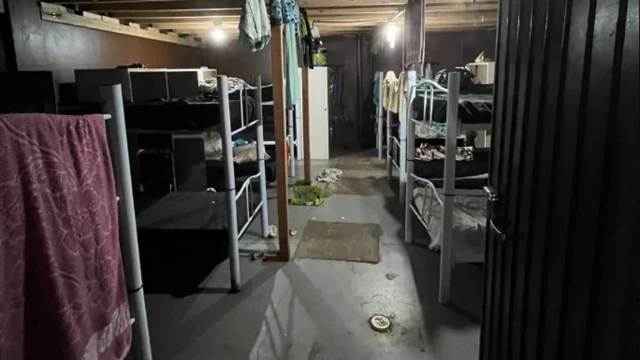 श्रमिकहरू बस्ने कोठाको तस्बिर