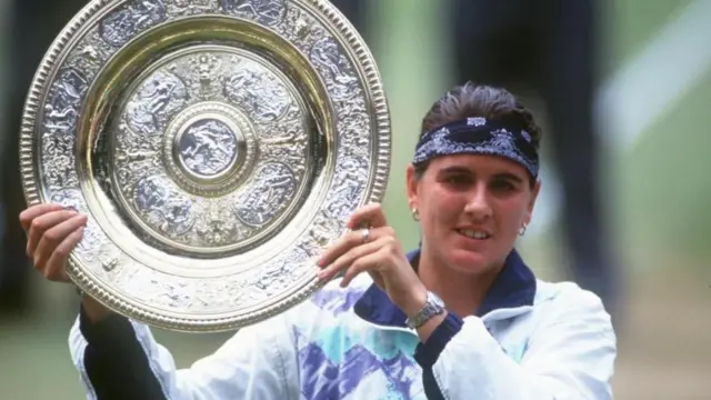 مارتینز با پیروزی مقابل مارتینا ناوراتیلووا، قهرمان ۹ دوره ویمبلدون، توانست تنها قهرمانی‌اش در یک گرند اسلم را به‌دست آورد