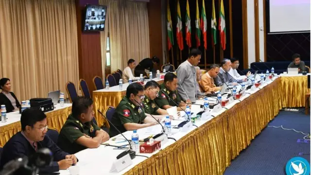 ကာလအတန်ကြာရပ်ဆိုင်းနေတဲ့တရားဝင်ငြိမ်းချမ်းရေးဆွေးနွေးပွဲတွေပြန်စဖို့ အစိုးရက ကြိုးပမ်းနေပါတယ်။