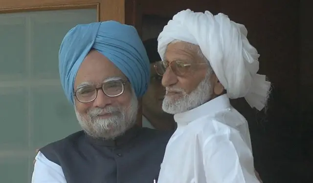 ২০০৮ সালে মনমোহন সিংয়ের সঙ্গে পাকিস্তান থেকে দেখা করে এসেছিলেন তার ছেলেবেলার বন্ধু রাজা মুহাম্মদ আলি