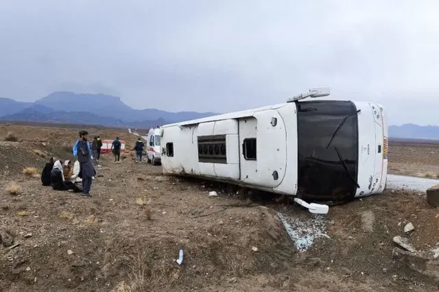  واژگونی اتوبوس مسیر کرمان-مشهد یازدهم فروردین ۱۴۰۴