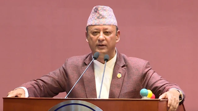 राष्ट्रियसभामा ऊर्जामन्त्री खड्काले अहिले पनि देशमा लोडसेडिङ जारी रहेको बताएपछि सामाजिक सञ्जालमा त्यसले व्यापक चर्चा पाएको थियो 