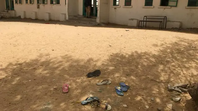 Gbàgede iléẹ̀kọ́ Dapchi àti bàtà àwọn akẹ́kọ̀ọ́bìrin náà