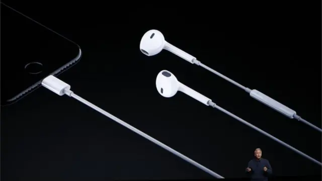 Apple s iPhone 7 ditches traditional headphone socket BBC News