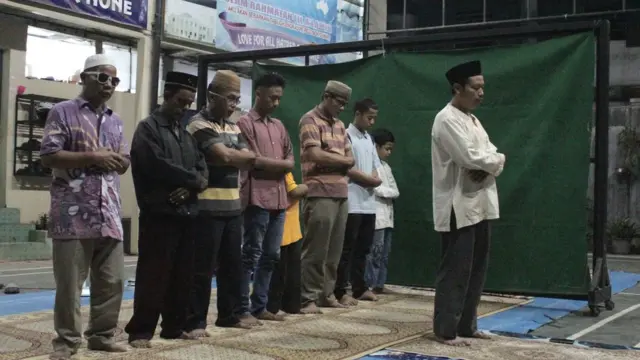 sholat, Ahmadiyah,