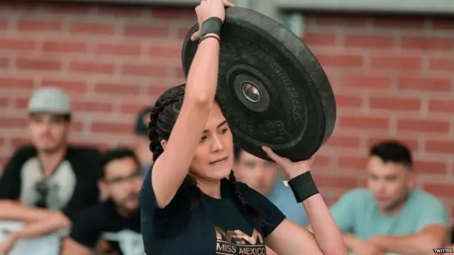 वेनेसा को अंग्रेज़ी और स्पैनिश भाषाएं आती हैं, ख़ाली वक़्त में उन्हें आउटडोर गेम खेलना पसंद है. वो वॉलीबॉल और स्कूबा डाइविंग की शौकीन हैं