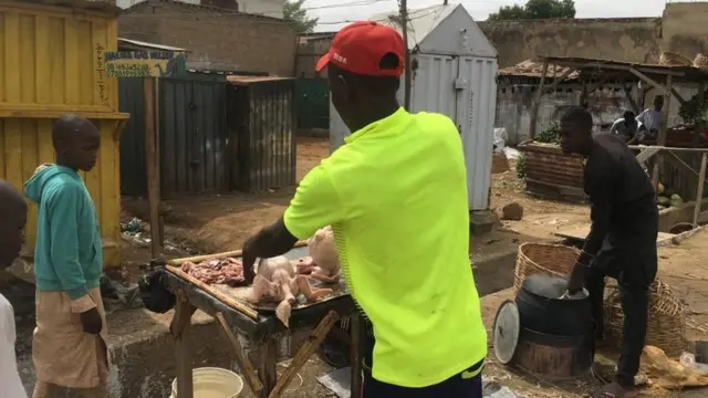 Man wey dey cut meat