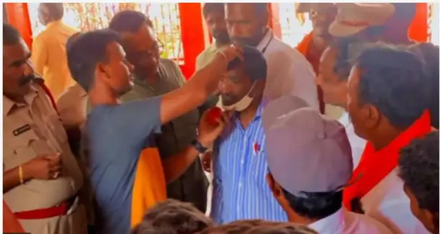 கடவுள் மறுப்பாளரான ஆசிரியரை வலுக்கட்டாயமாக கோவிலில் பூஜை செய்ய வைத்த இந்துத்துவா அமைப்புகள்