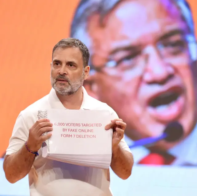 लोकसभेतील विरोधी पक्षनेते राहुल गांधी