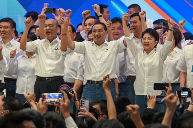 韓國瑜和盧秀燕為侯友宜2024年參選總統站台。