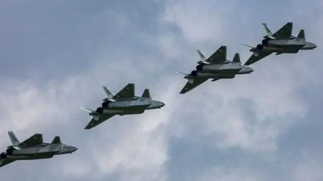 Des avions de chasses qui décollent