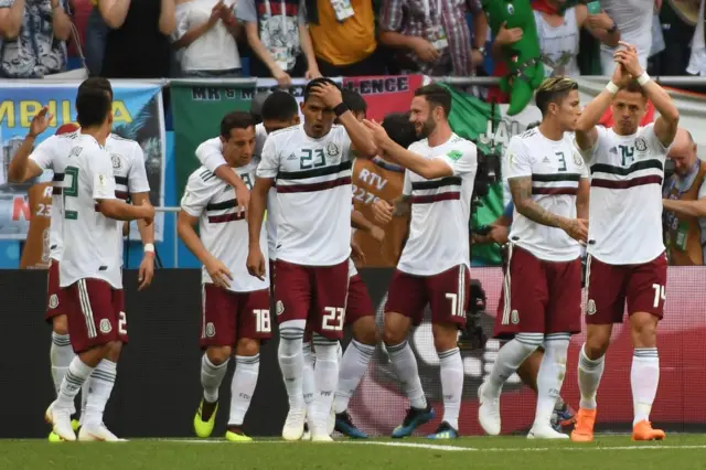 La banda de Osorio. México gana merecidamente al final del primer tiempo.