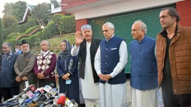 जम्मू-कश्मीर के राजनीतिक दल एक साथ आए हैं. बीजेपी ने इसका विरोध किया है
