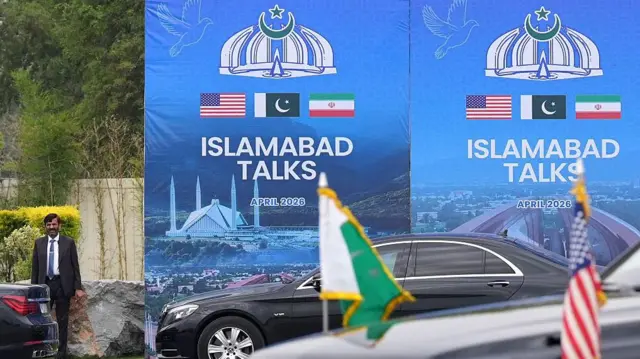 Foto na-egosi maka mkparịtaụka ahụ