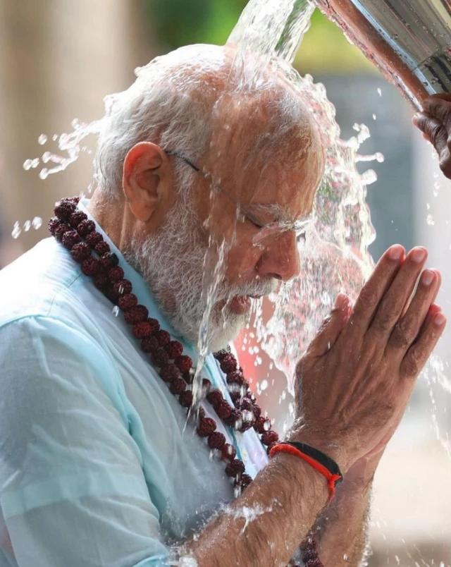 நரேந்திர மோதி 