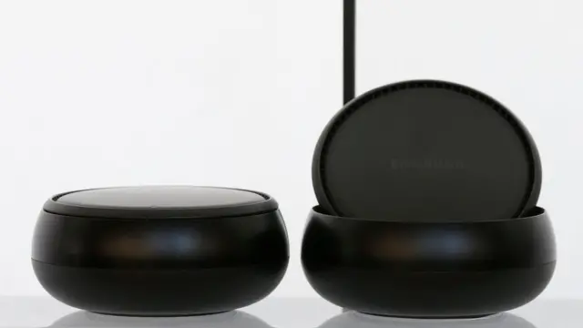 在紐約展示的三星Galaxy S8使用的Dex Station插座（29/3/2017）