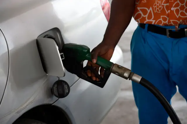 fuel attendant dey pump fuel for car