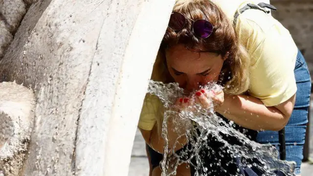 صدرت تحذيرات من الطقس القاسي في عشرين مدينة إيطالية مع استمرار ارتفاع درجات الحرارة في أجزاء كبيرة من البلاد