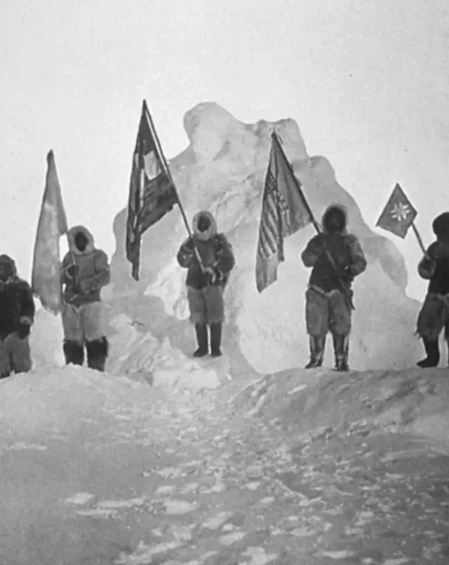 Nakon što je Henson rekao Piriju da ima „osećaj" da su na Severnom polu, Piri je odredio njihovu lokaciju uz pomoć sekstanta