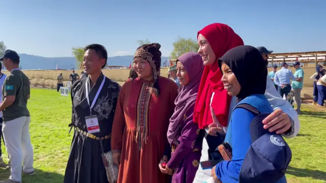 Кыргыз жана малайзиялык спортчулар.