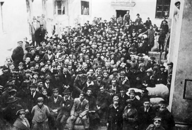 يهود يغادرون بولندا إلى فلسطين في 1922