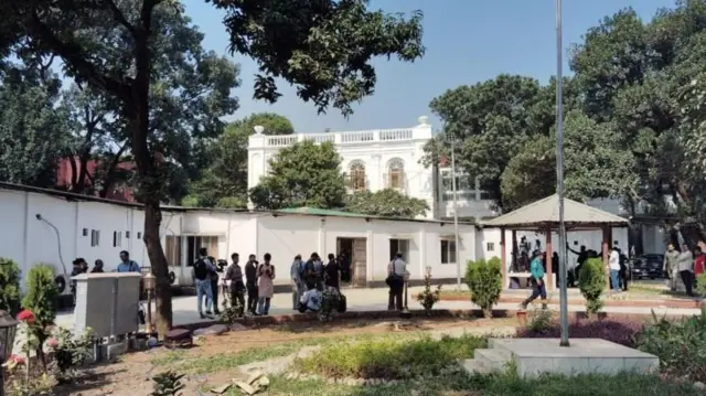 ২০২৪ সালের ৫ই ডিসেম্বর শেখ হাসিনার 'বিদ্বেষমূলক বক্তব্য' গণমাধ্যম ও সামাজিক যোগাযোগ মাধ্যমে প্রচারে নিষেধাজ্ঞা দিয়েছিল আন্তর্জাতিক অপরাধ ট্রাইব্যুনাল।
