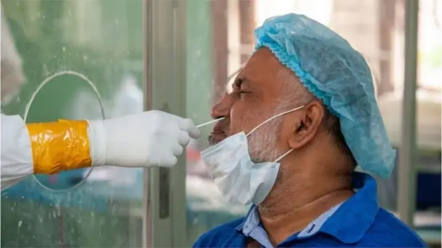 বাংলাদেশে করোনাভাইরাস টেস্টের মাধ্যমে সংক্রমনের প্রকৃত চিত্র পাওয়া যাচ্ছ না বলে বিশেষজ্ঞদের ধারণা।