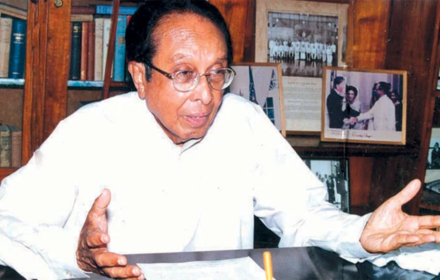 රොනී ද මෙල් 1978 වසරේ සිට 1988 වසර දක්වා වසර 11කදී අඛණ්ඩව අයවැය යෝජනා ඉදිරිපත් කර තිබේ. ඒ, ජනාධිපති ජේ.ආර්. ජයවර්ධන යටතේය.