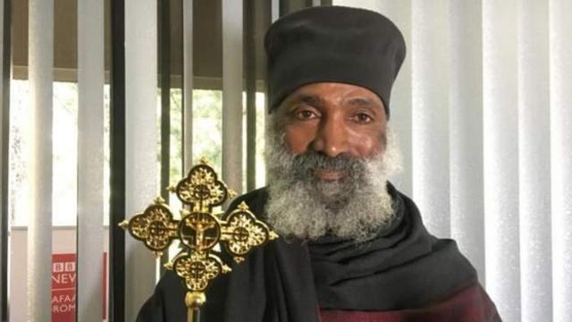 Le prêtre orthodoxe a déclaré qu'il ne voulait pas décevoir Dieu en se contentant de construire une église