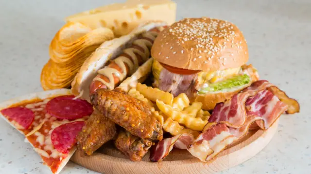 अतीमेदयुक्त पदार्थ