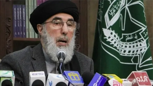 ښاغلي حکمتیار نن شنبه کابل کې په خپله یوه ټاکنیزه غونډه کې ویلي وو چې افغان ځوانان د لوږې له کبله د ملي اردو لیکو ته ورځي.
