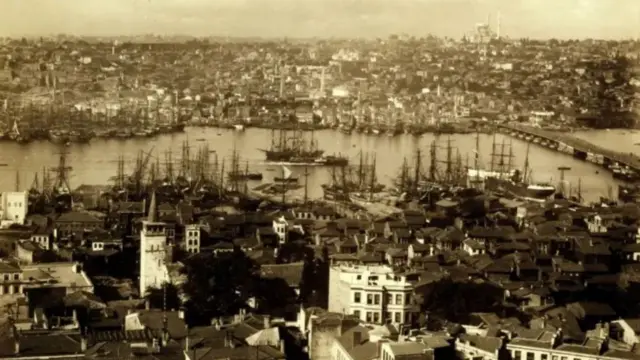 Uma foto do horizonte de Istambul datada de 1885