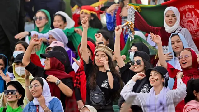 আফগানিস্তানের সমর্থকদের আনন্দের উপলক্ষ্য এনে দিয়েছেন আফগান ক্রিকেটাররা