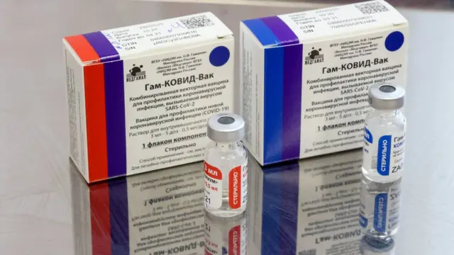 স্পুটনিক-ভি টিকা ও বুস্টার শট।